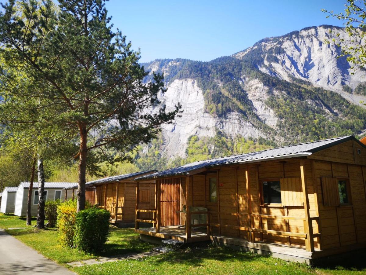فندق Camping Le Colporteur Le Bourg-dʼOisans المظهر الخارجي الصورة