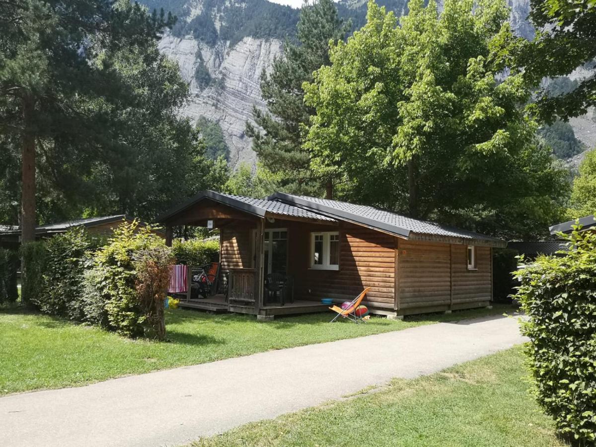 فندق Camping Le Colporteur Le Bourg-dʼOisans المظهر الخارجي الصورة