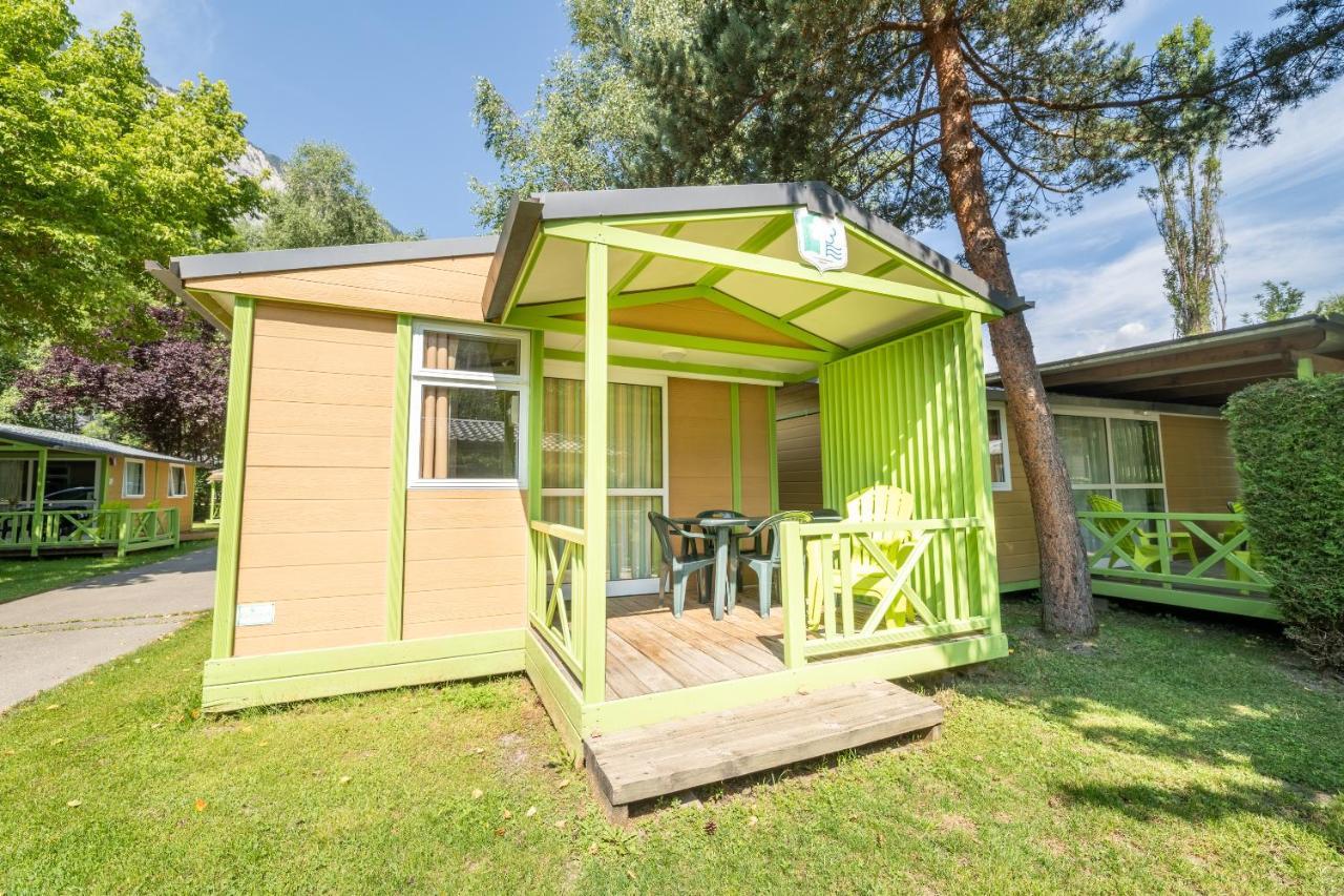 فندق Camping Le Colporteur Le Bourg-dʼOisans المظهر الخارجي الصورة