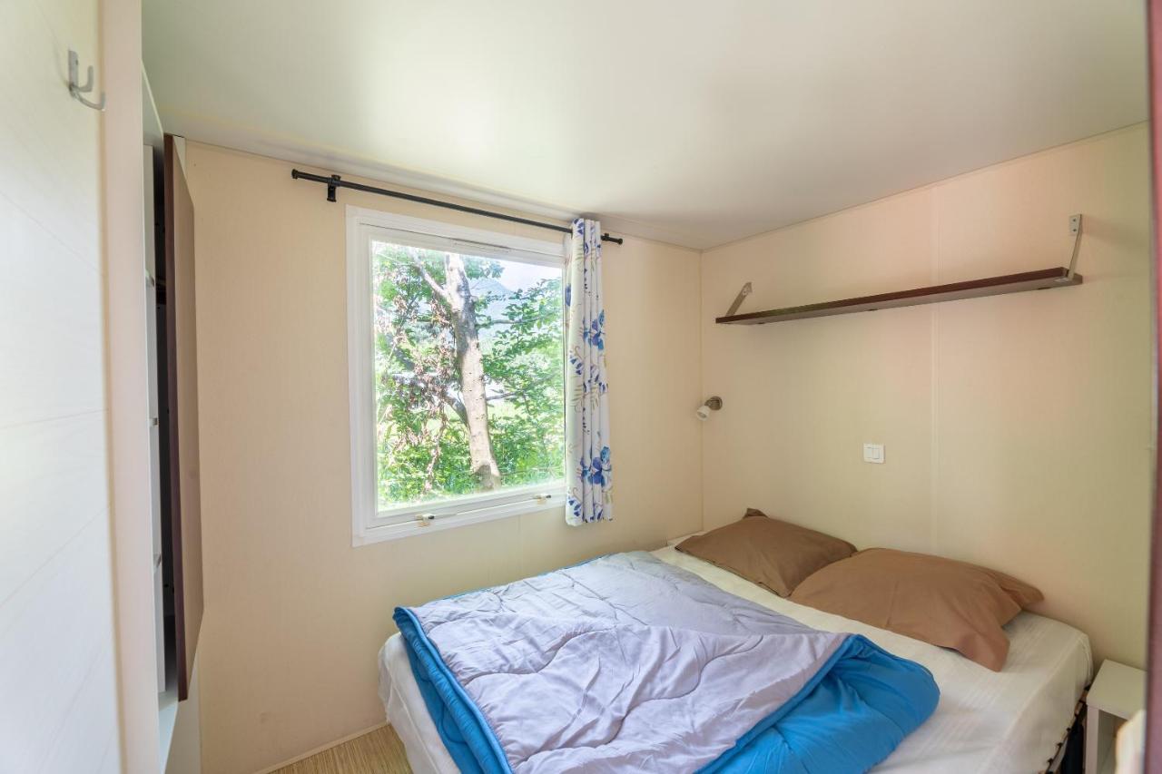 فندق Camping Le Colporteur Le Bourg-dʼOisans المظهر الخارجي الصورة