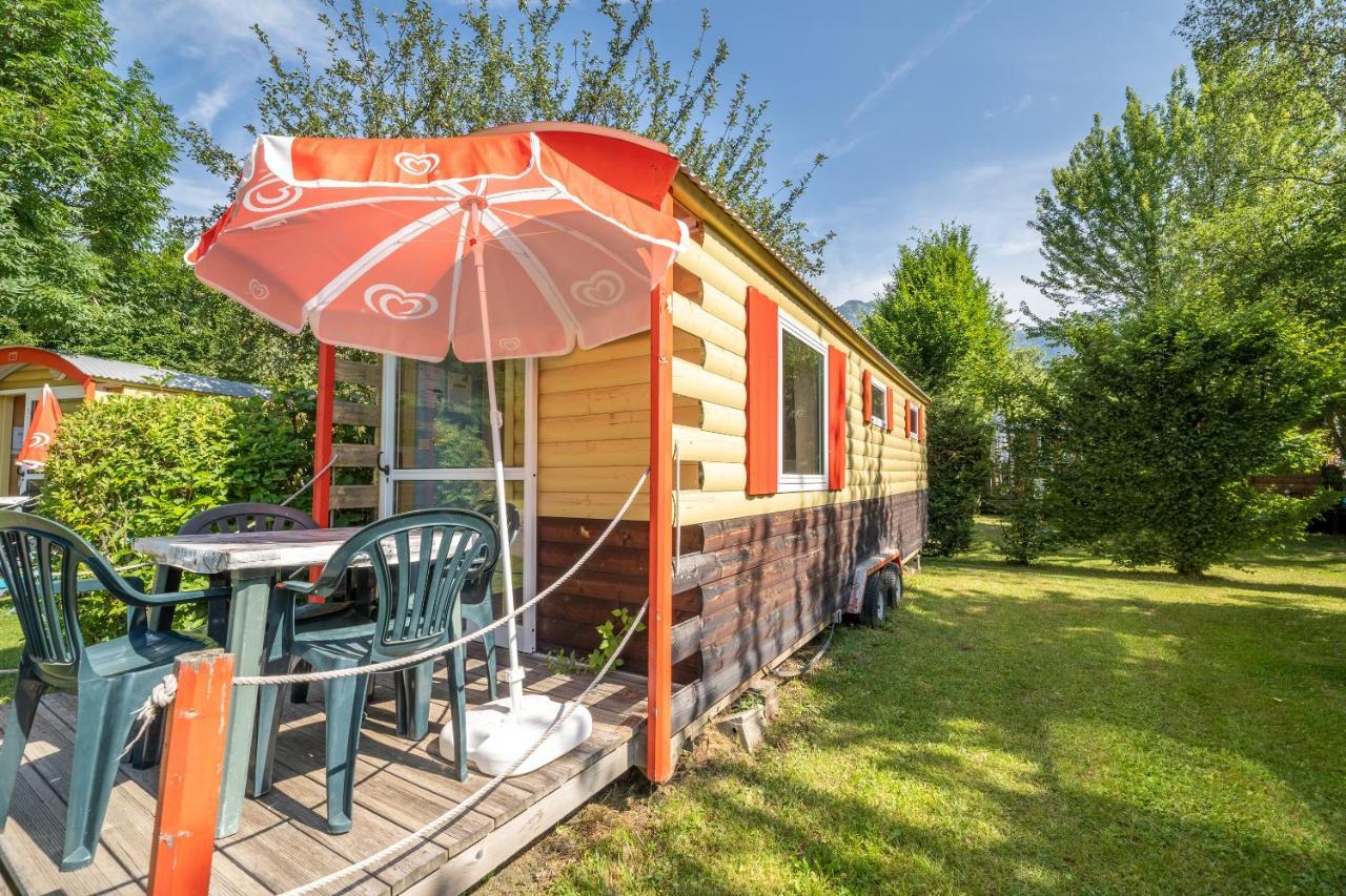 فندق Camping Le Colporteur Le Bourg-dʼOisans المظهر الخارجي الصورة