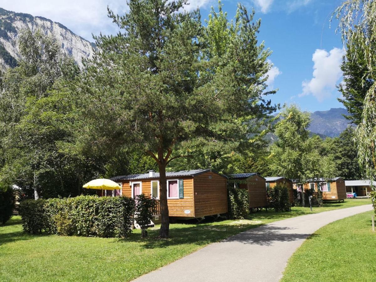 فندق Camping Le Colporteur Le Bourg-dʼOisans المظهر الخارجي الصورة