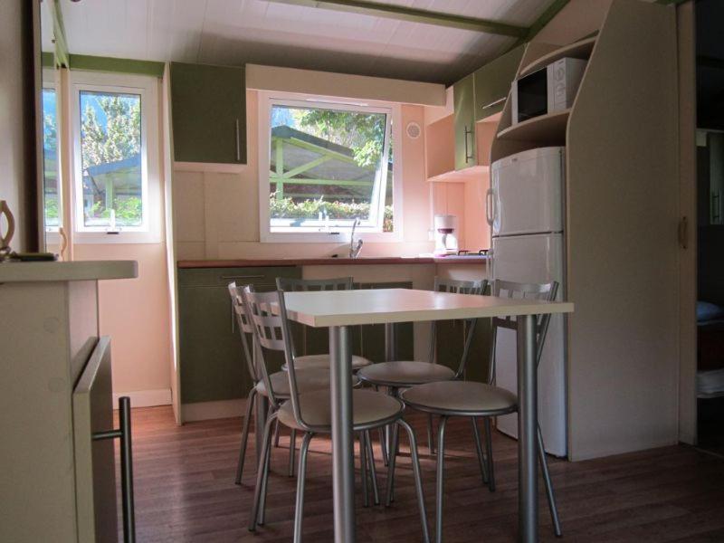 فندق Camping Le Colporteur Le Bourg-dʼOisans المظهر الخارجي الصورة