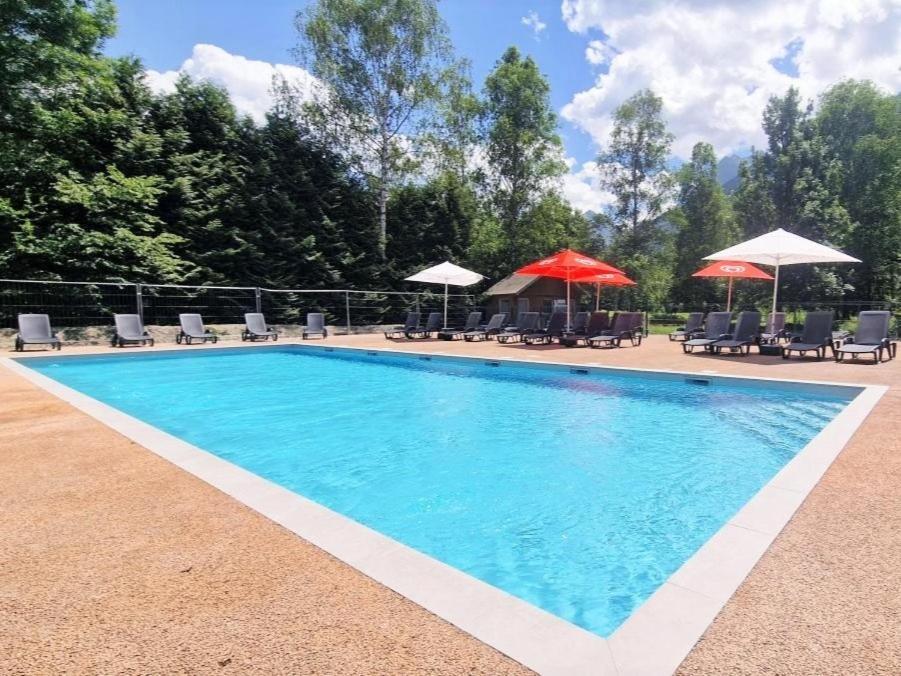 فندق Camping Le Colporteur Le Bourg-dʼOisans المظهر الخارجي الصورة