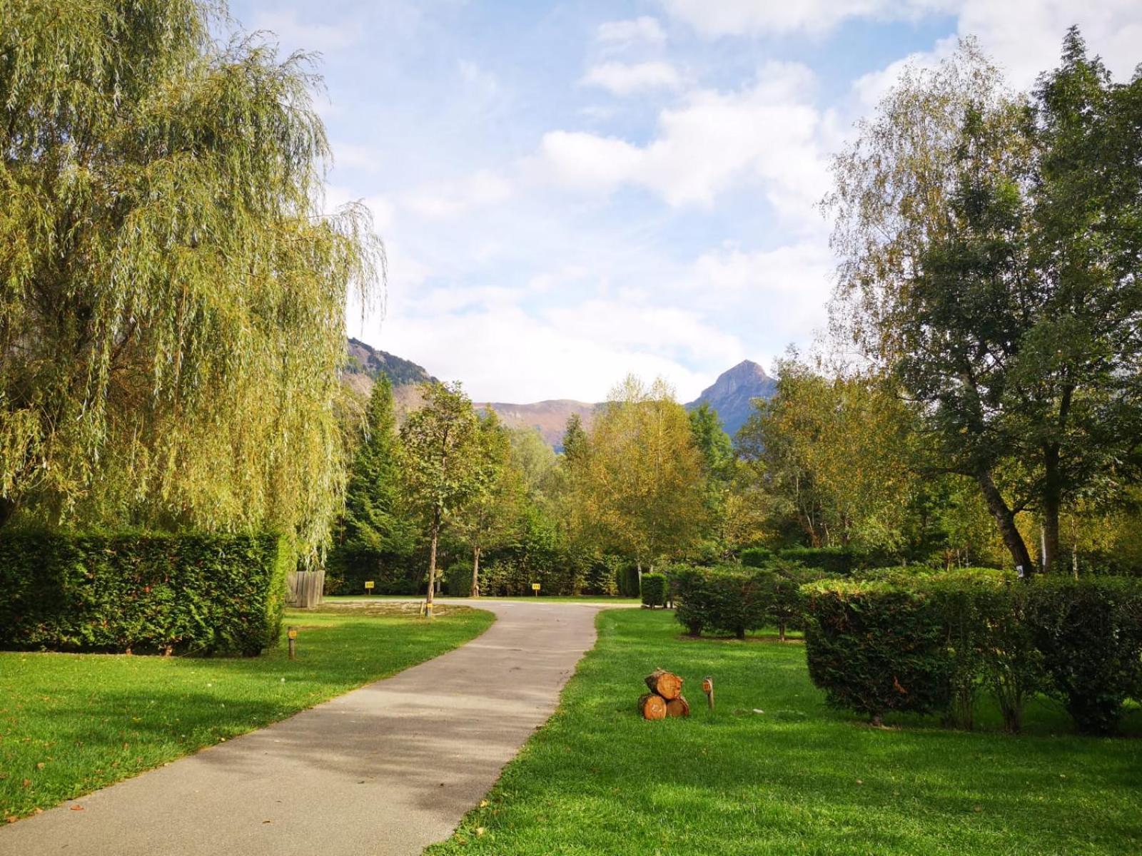 فندق Camping Le Colporteur Le Bourg-dʼOisans المظهر الخارجي الصورة