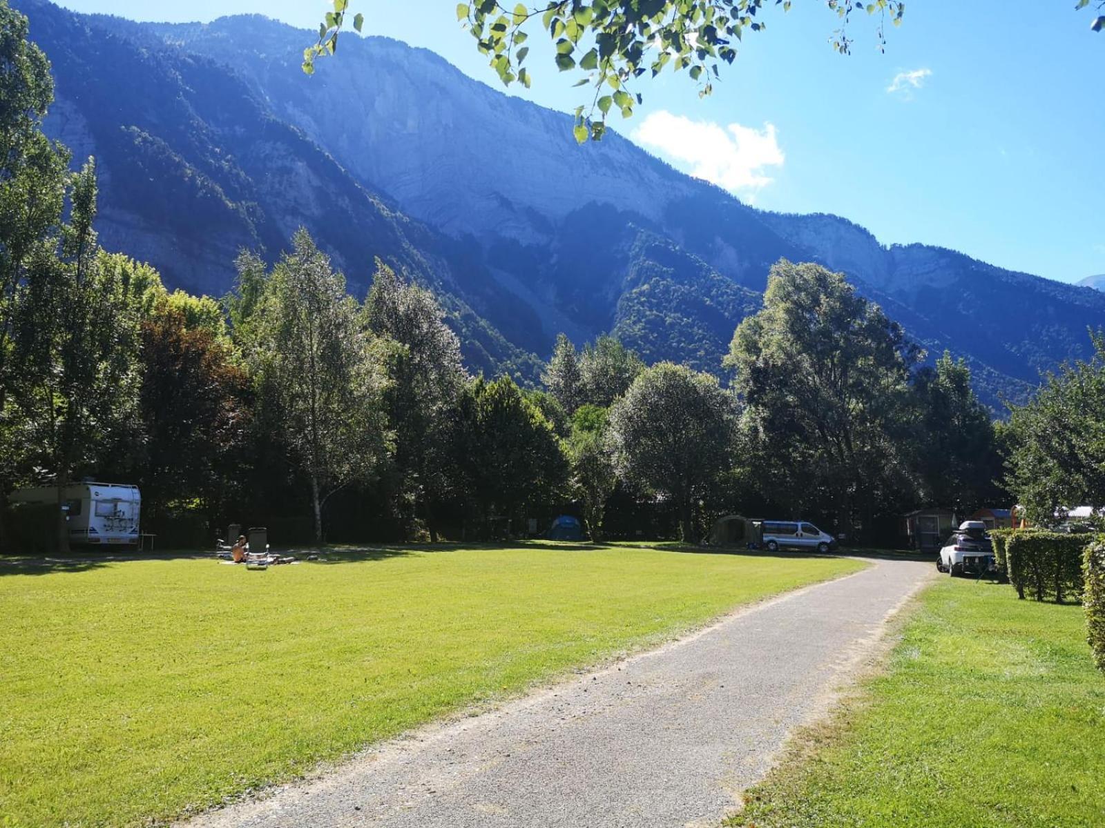 فندق Camping Le Colporteur Le Bourg-dʼOisans المظهر الخارجي الصورة