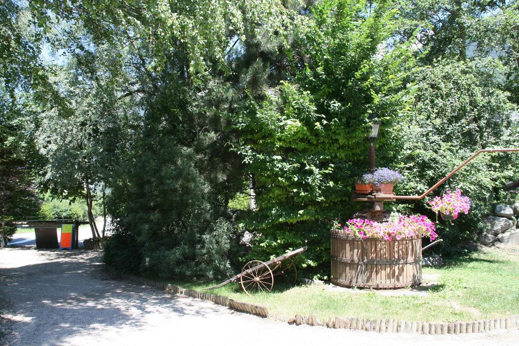 فندق Camping Le Colporteur Le Bourg-dʼOisans المظهر الخارجي الصورة