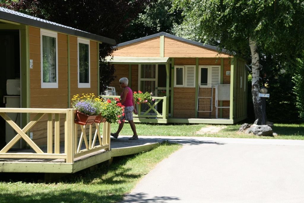 فندق Camping Le Colporteur Le Bourg-dʼOisans المظهر الخارجي الصورة