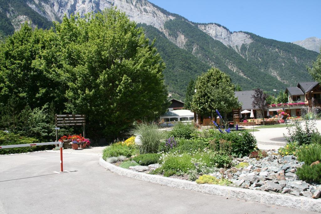 فندق Camping Le Colporteur Le Bourg-dʼOisans المظهر الخارجي الصورة