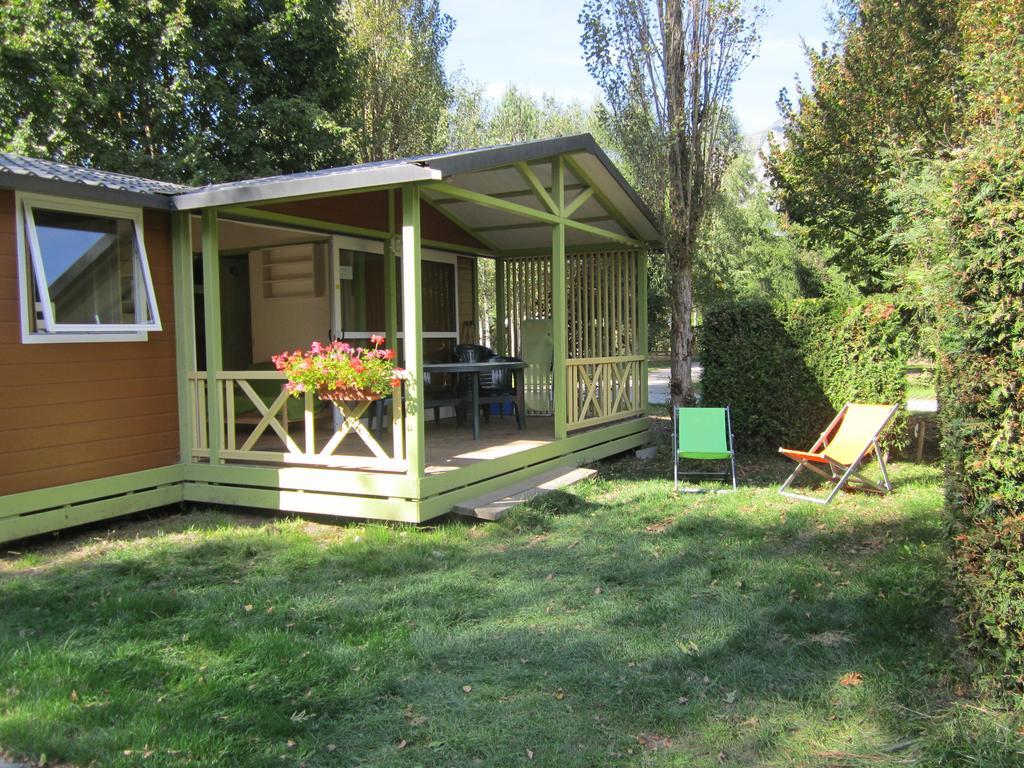 فندق Camping Le Colporteur Le Bourg-dʼOisans المظهر الخارجي الصورة