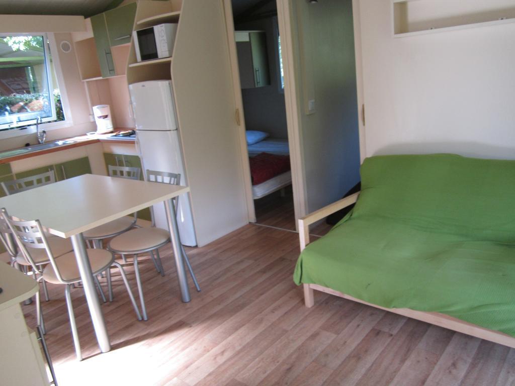 فندق Camping Le Colporteur Le Bourg-dʼOisans المظهر الخارجي الصورة