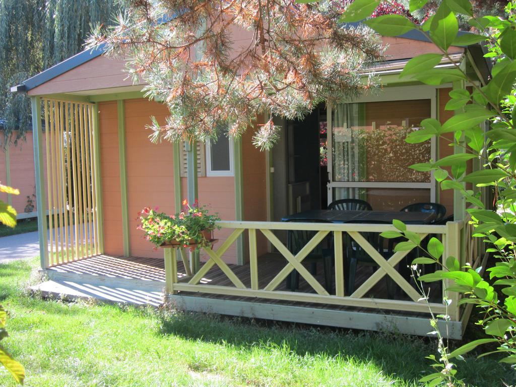 فندق Camping Le Colporteur Le Bourg-dʼOisans المظهر الخارجي الصورة