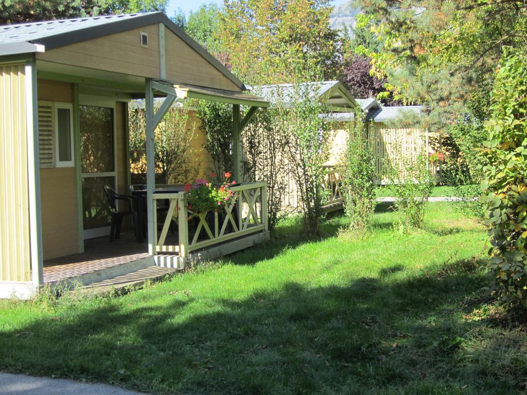 فندق Camping Le Colporteur Le Bourg-dʼOisans المظهر الخارجي الصورة