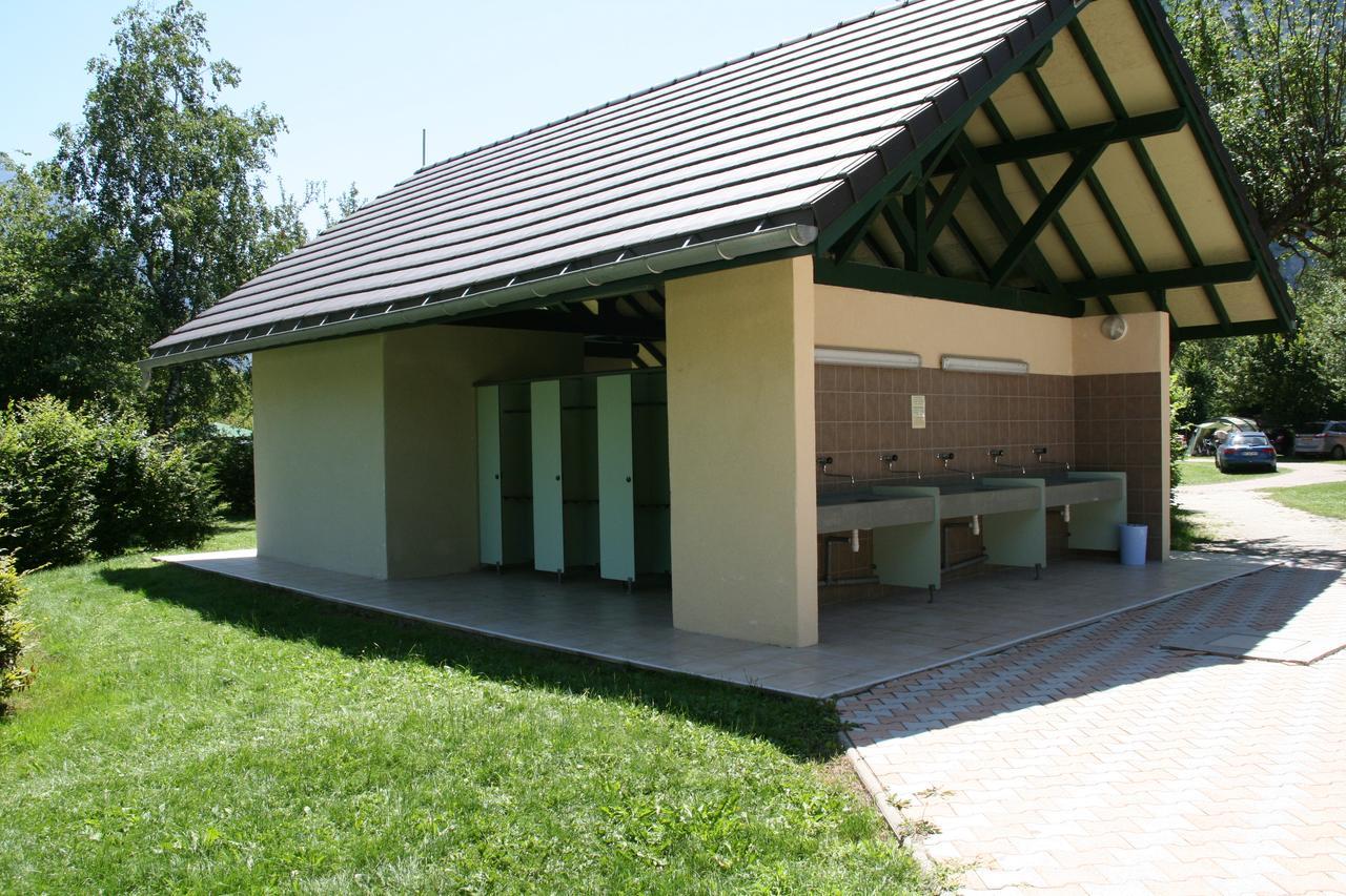 فندق Camping Le Colporteur Le Bourg-dʼOisans المظهر الخارجي الصورة