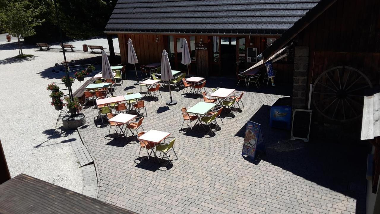 فندق Camping Le Colporteur Le Bourg-dʼOisans المظهر الخارجي الصورة