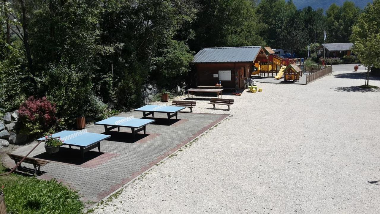 فندق Camping Le Colporteur Le Bourg-dʼOisans المظهر الخارجي الصورة